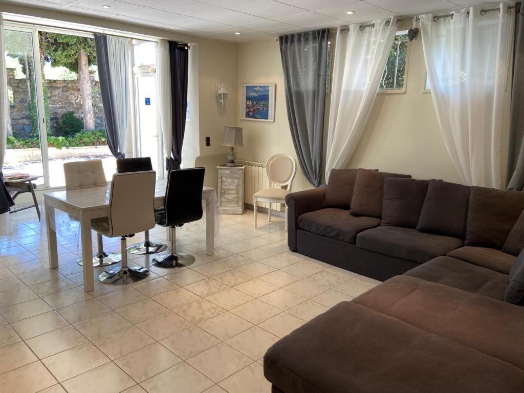 Gite Comme A La Maison Йер Экстерьер фото