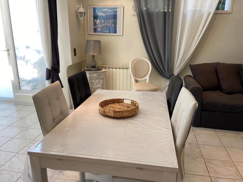 Gite Comme A La Maison Йер Экстерьер фото